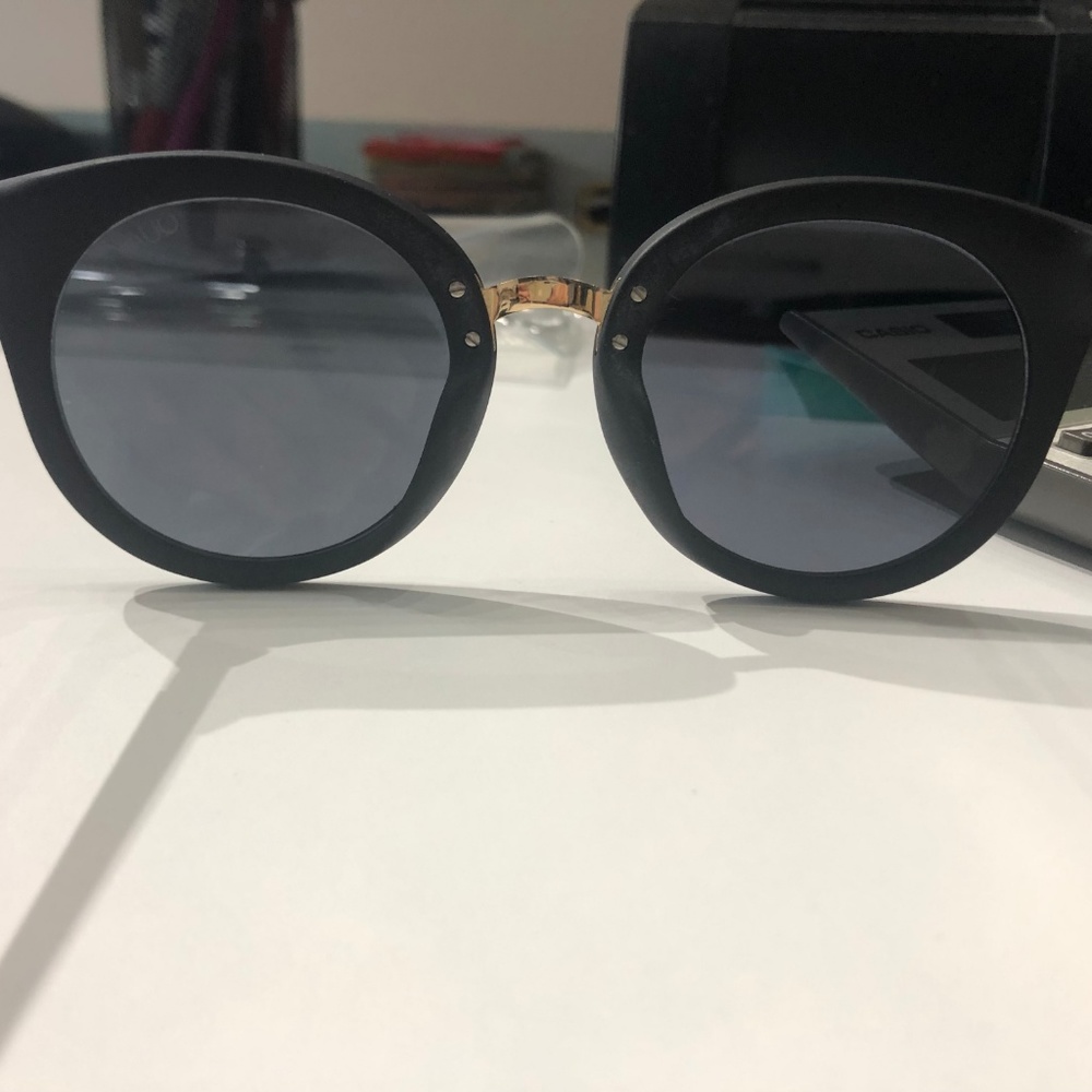 Quay Sunglasses - Picture 2 of 6